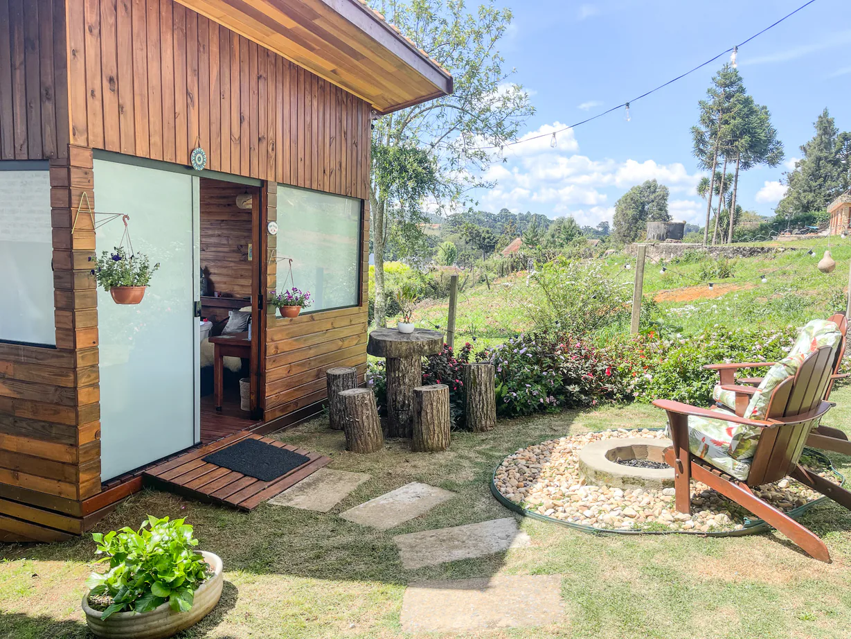 Área externa comum e jardim